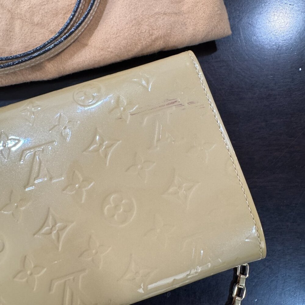 Louis Vuitton Vernis Anna Chain Clutch / Crossbody Bag (removable strap)– Beige - Picture 11 of 13
